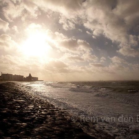 Отель Tilias Ellewoutsdijk Экстерьер фото